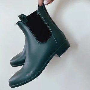 hunter green j crew chelsea rain boots (6.5/7)